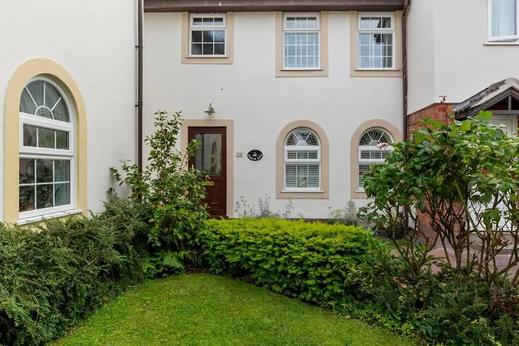 A Cheerful Three Bedroom House In Leafy Lytham Lytham St Annes Holiday home