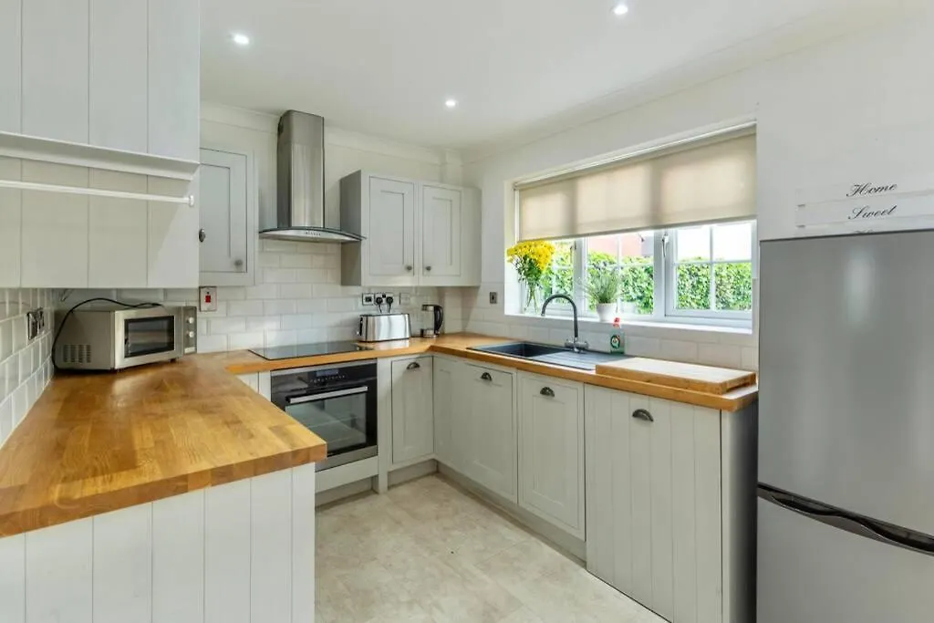 Holiday home A Cheerful Three Bedroom House In Leafy Lytham Lytham St Annes