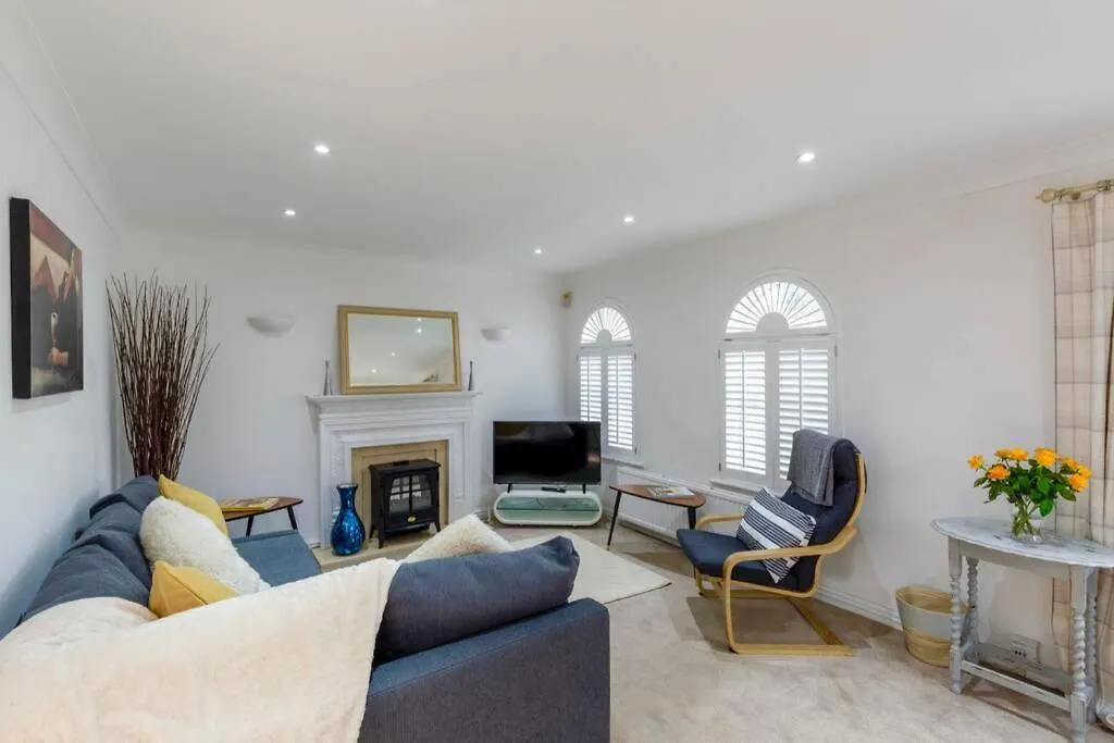 Holiday home A Cheerful Three Bedroom House In Leafy Lytham Lytham St Annes