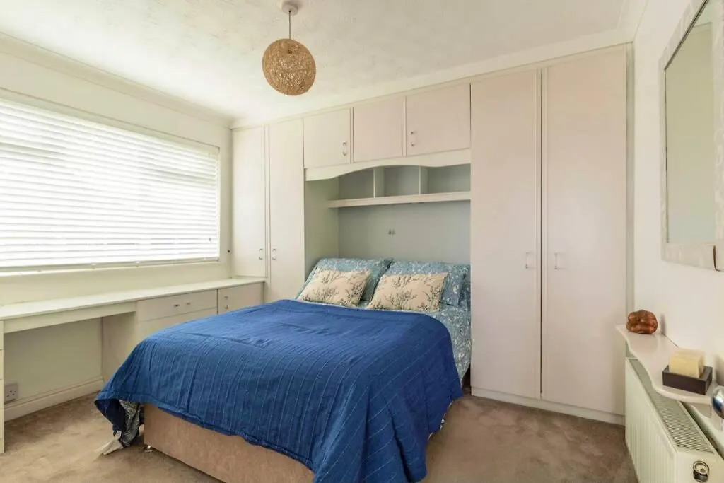 A Cheerful Three Bedroom House In Leafy Lytham Lytham St Annes